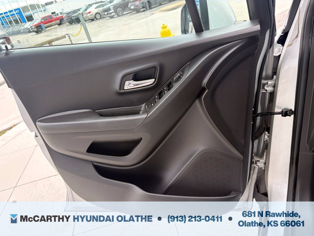 Used 2020 Chevrolet Trax LT w/ LT Convenience Package FWD image 28