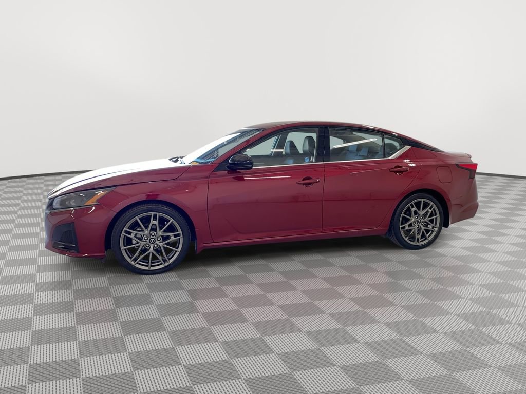 Certified 2024 Nissan Altima 2.0 SR FWD image 7