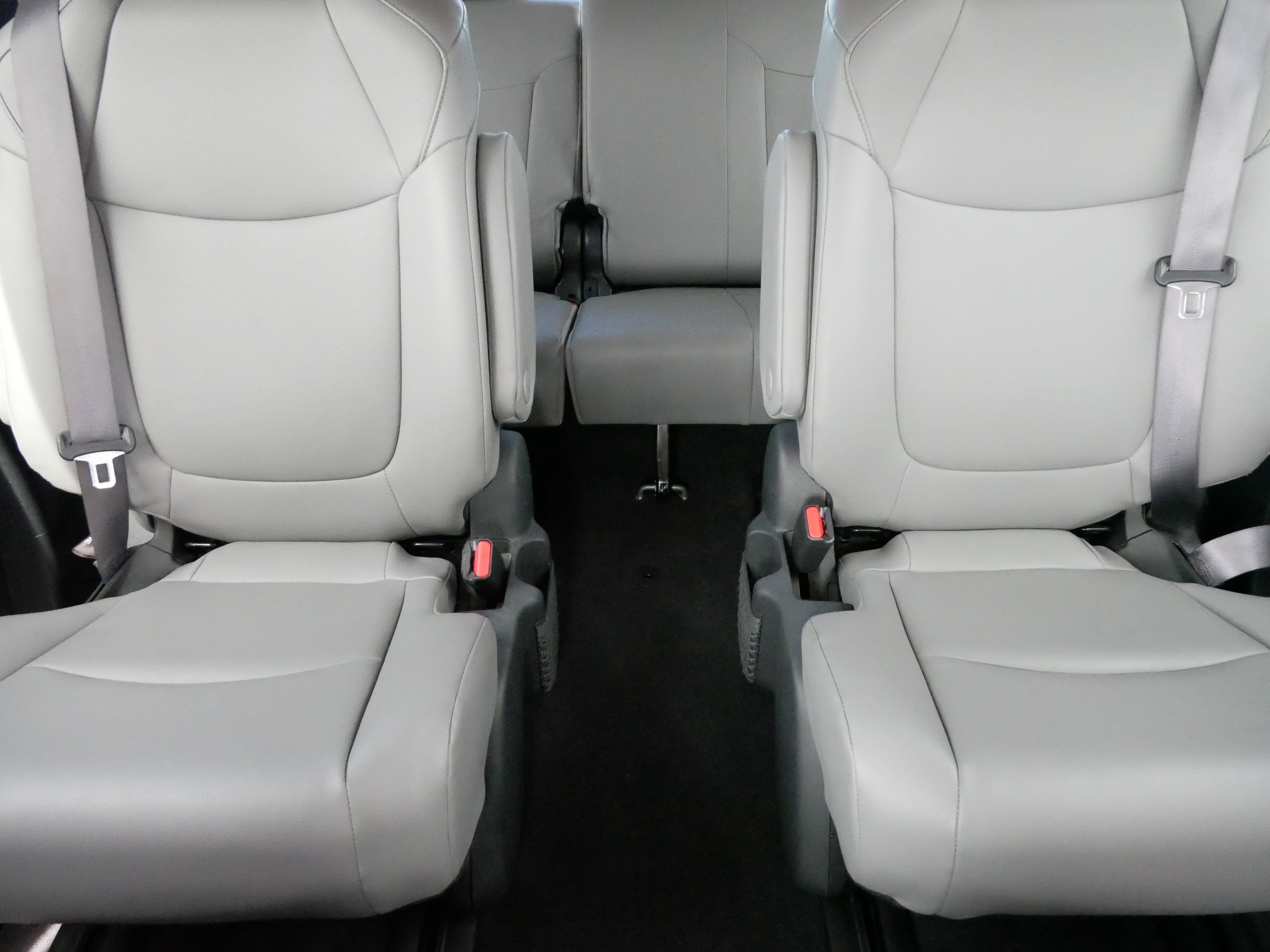Used 2025 Toyota Sienna XLE w/ XLE Plus Package AWD/4WD image 13