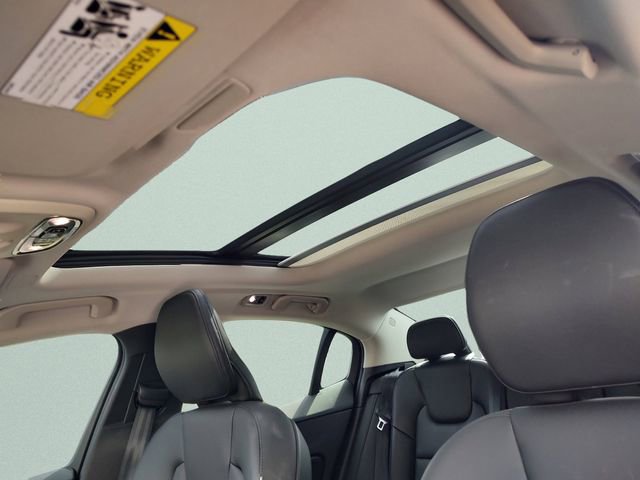 Used 2022 Volvo S60 B5 Momentum w/ Premium Package AWD/4WD image 24