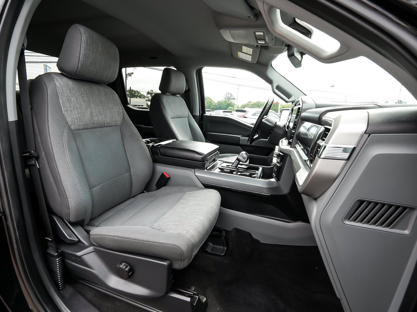 Used 2023 Ford F150 Lightning XLT AWD/4WD image 40