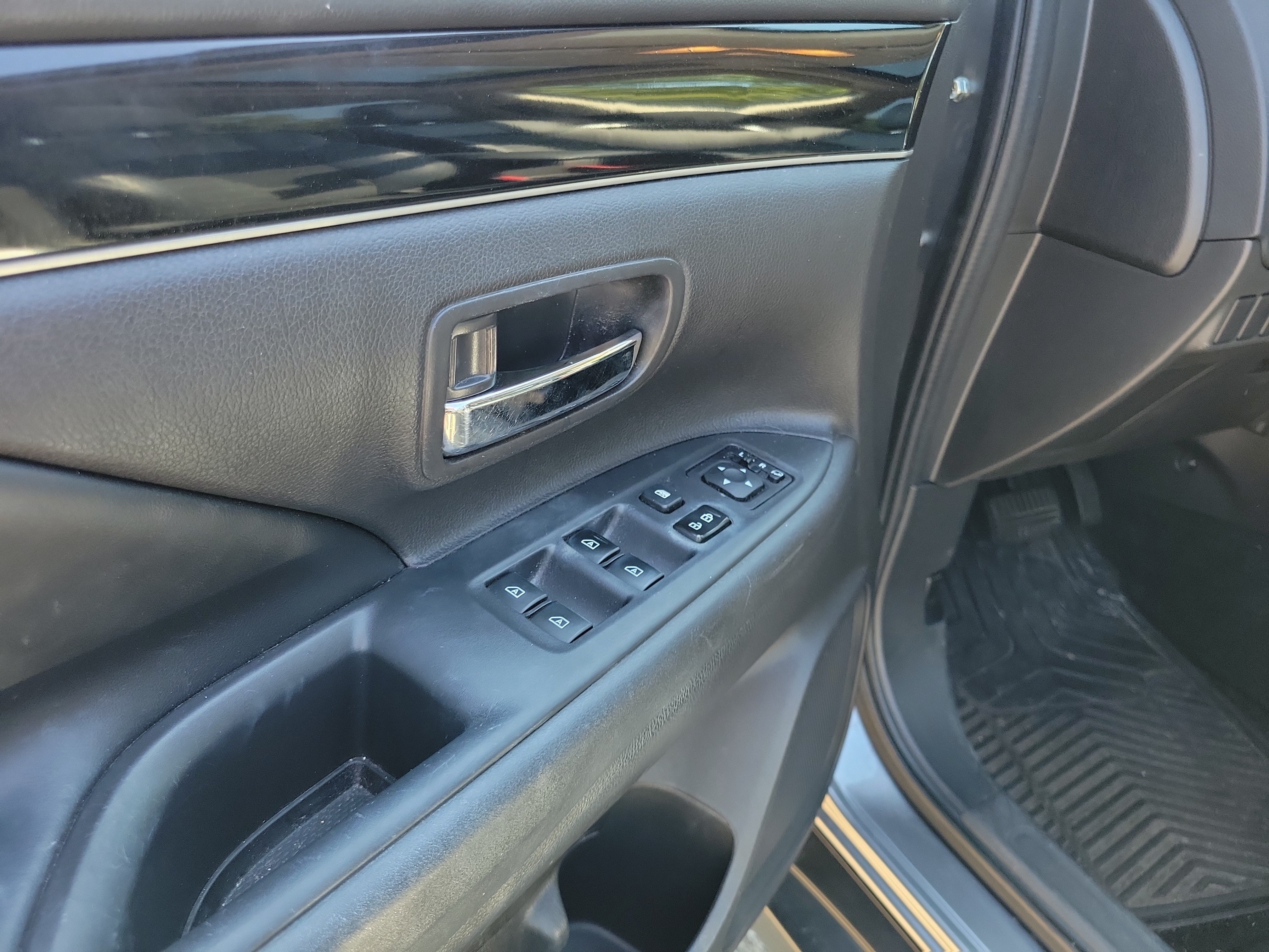 Used 2019 Mitsubishi Outlander LE AWD/4WD image 18