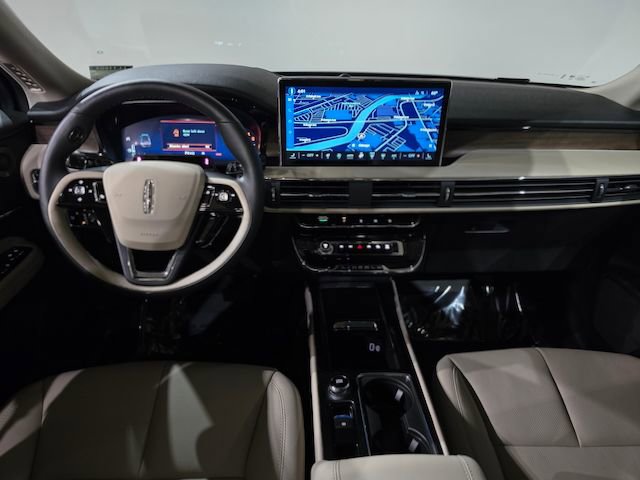 New 2025 Lincoln Corsair Reserve w/ Equipment Group 202A image 33