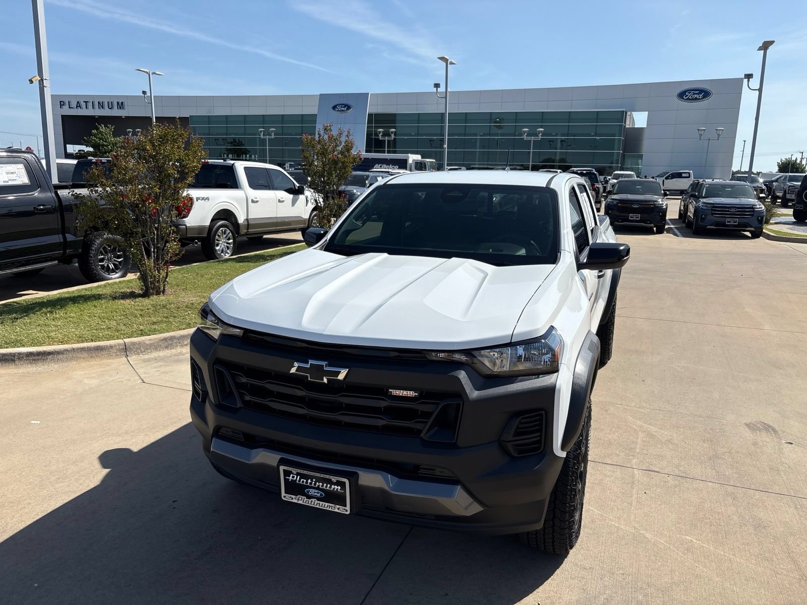 Used 2026 Chevrolet Colorado Trail Boss AWD/4WD image 24