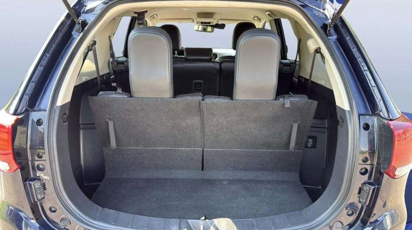Used 2020 Mitsubishi Outlander SE AWD/4WD image 19