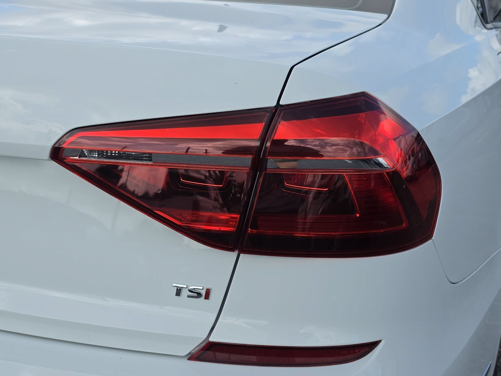 Used 2019 Volkswagen Passat 2.0T Wolfsburg FWD image 7