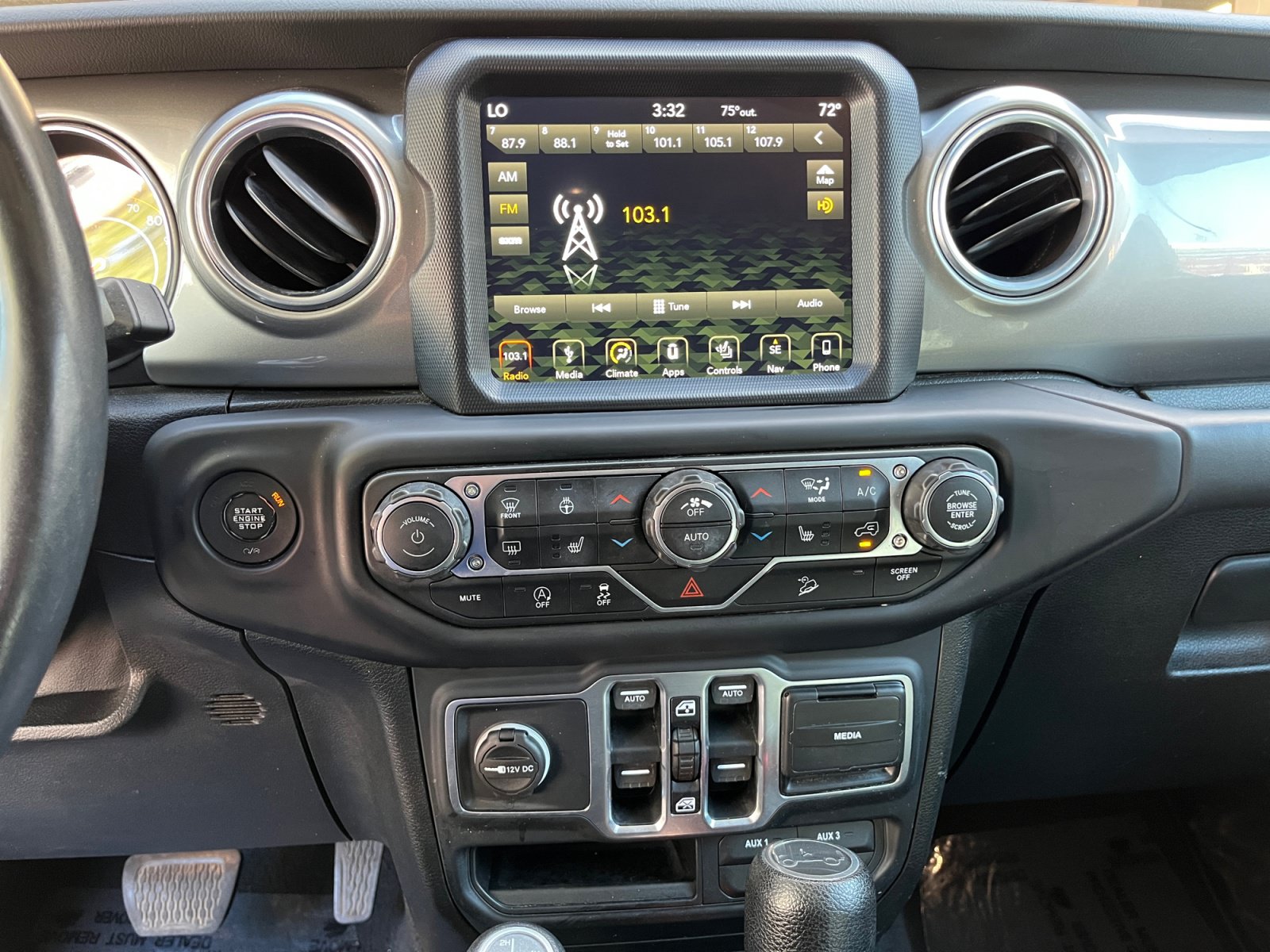 Used 2018 Jeep Wrangler Unlimited Sahara AWD/4WD image 23