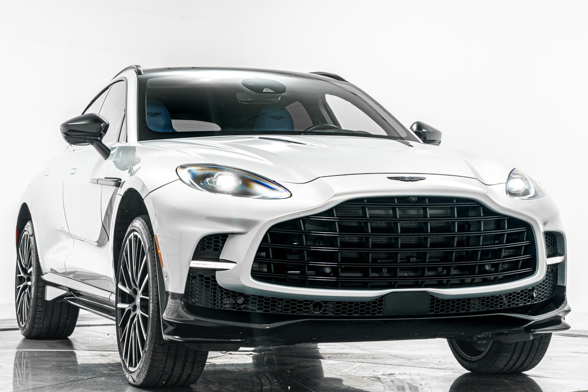 Used 2023 Aston Martin DBX 707 AWD/4WD image 3