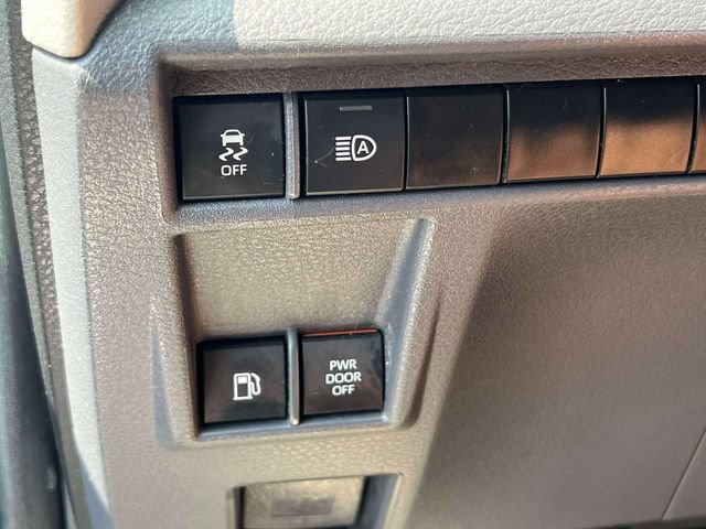 Certified 2022 Toyota Sienna XLE FWD image 25