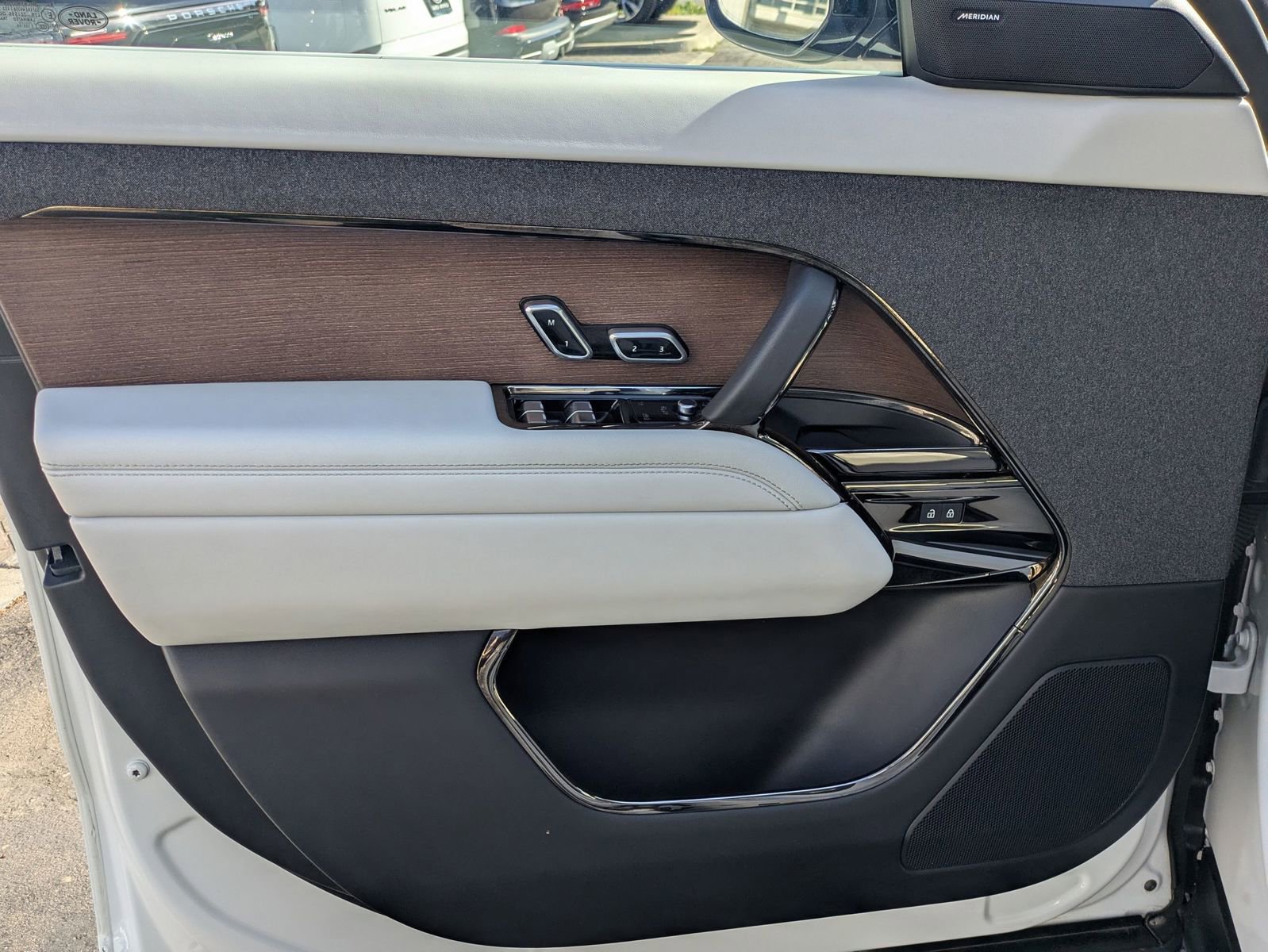 Used 2023 Land Rover Range Rover Sport SE AWD/4WD image 12