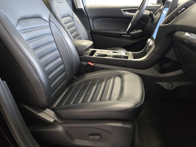 Used 2024 Ford Edge SEL w/ Convenience Package AWD/4WD image 3