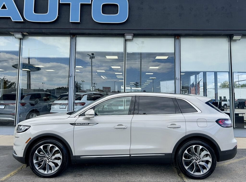 Used 2022 Lincoln Nautilus Reserve w/ Equipment Group 201A FWD image 31