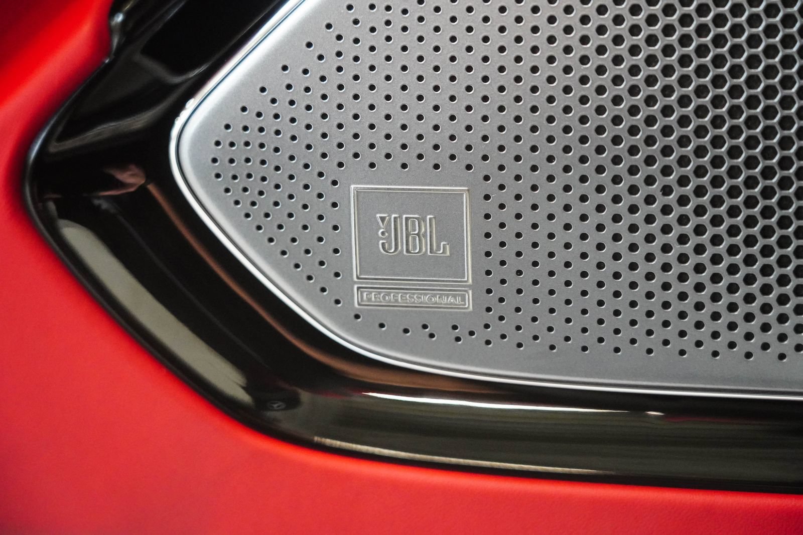 Used 2024 Ferrari Roma Spider RWD image 31