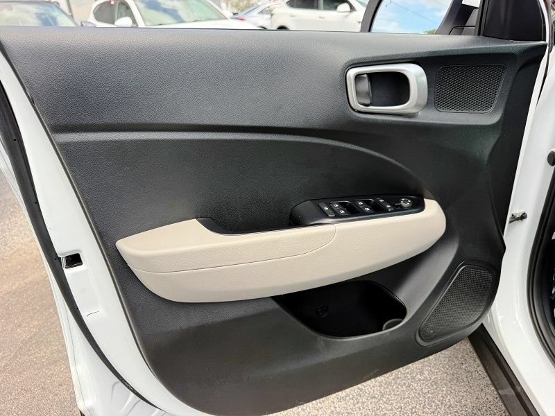 Used 2023 Hyundai Venue SEL FWD image 34