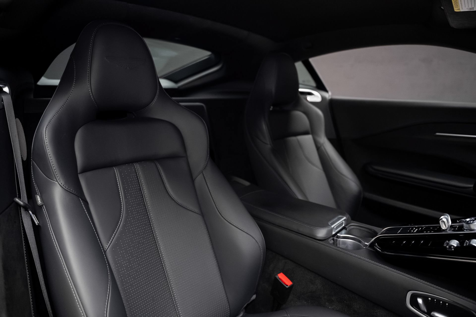 Used 2025 Aston Martin V8 Vantage Coupe RWD image 60