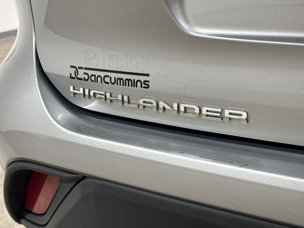 Used 2023 Toyota Highlander LE image 26