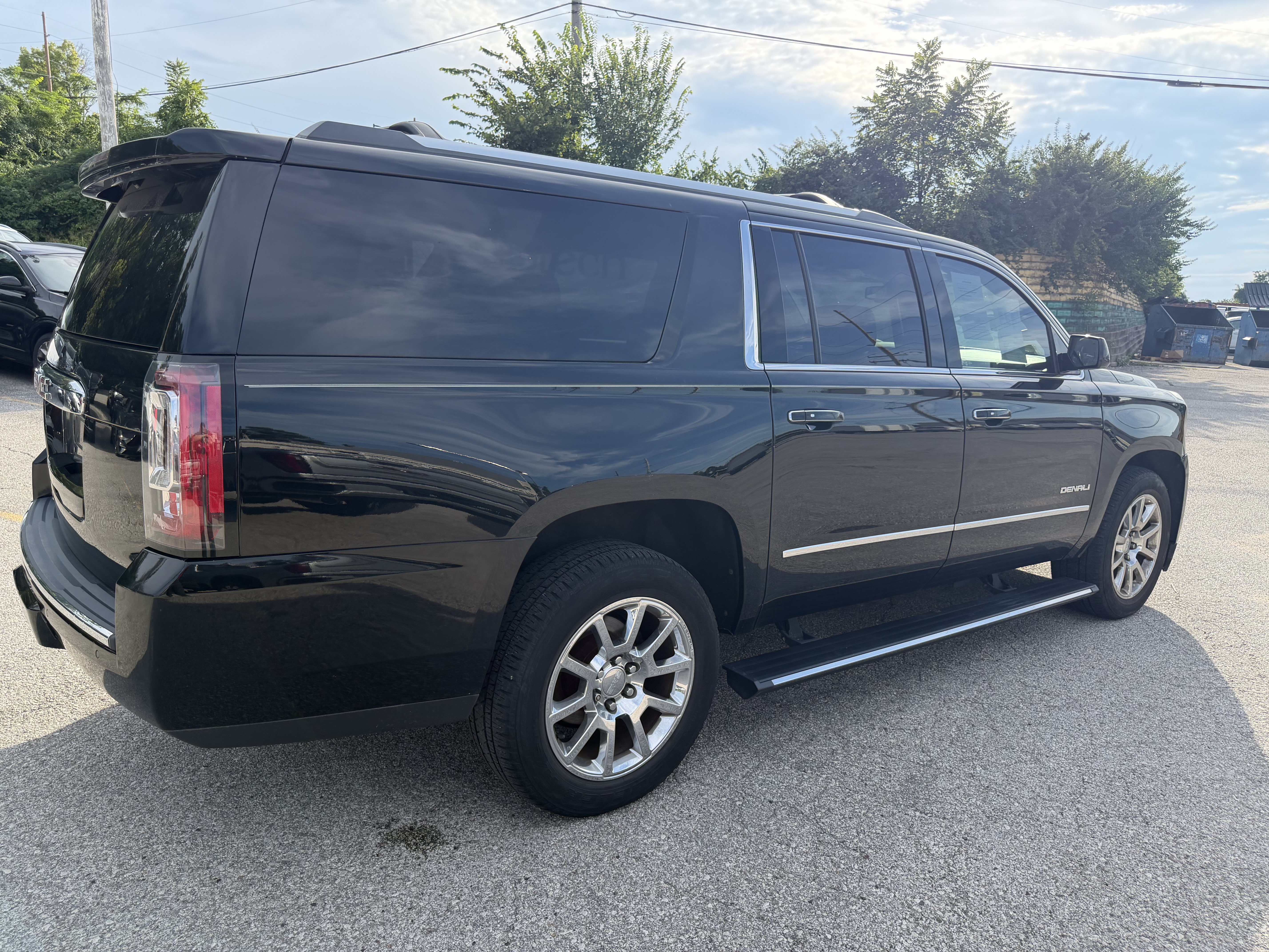 Used 2017 GMC Yukon XL Denali w/ Open Road Package AWD/4WD image 7
