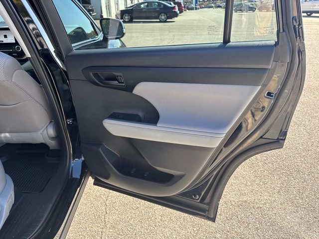 Used 2024 Toyota Highlander LE image 22