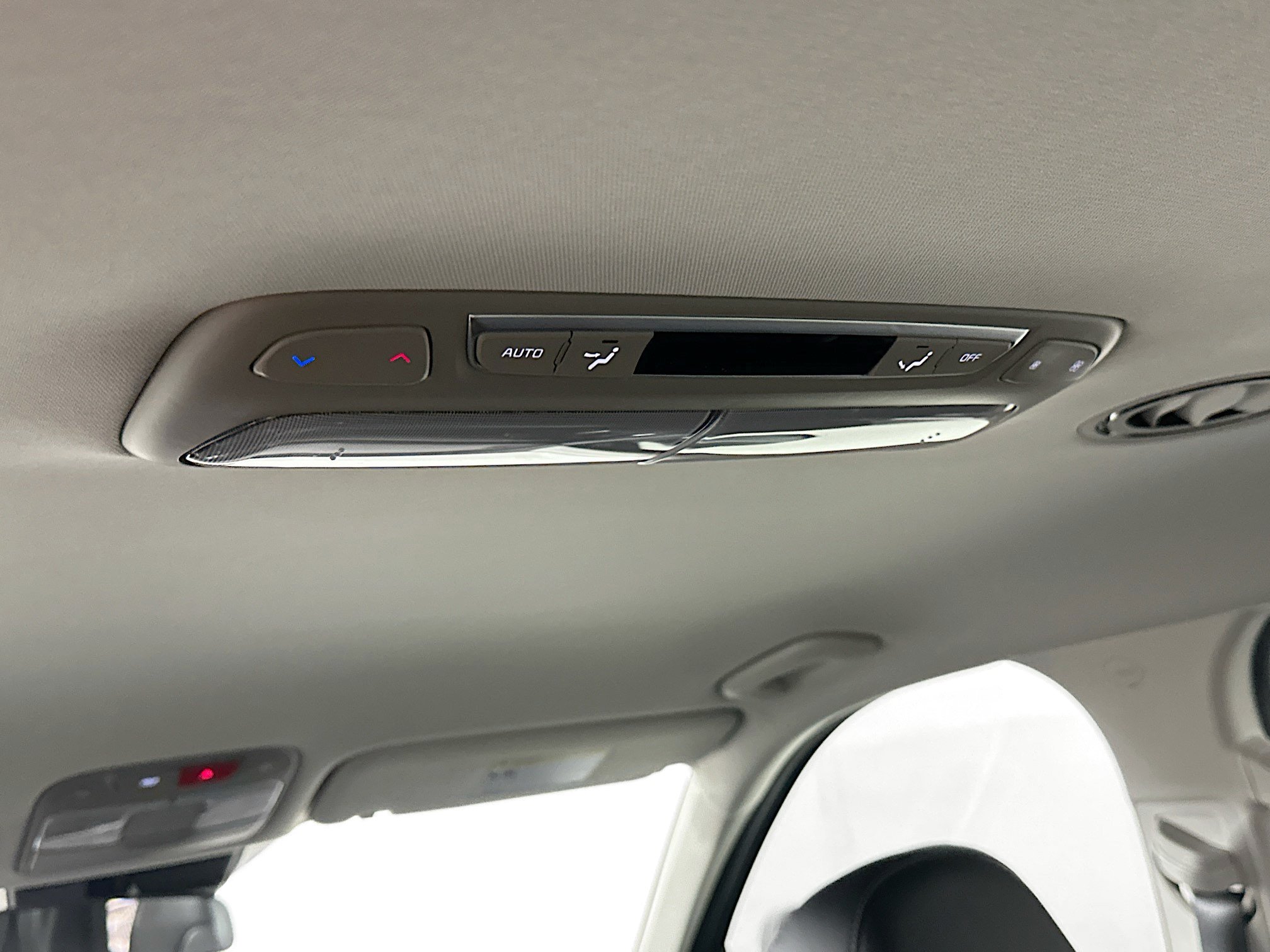 Used 2025 Kia Telluride LX FWD image 27