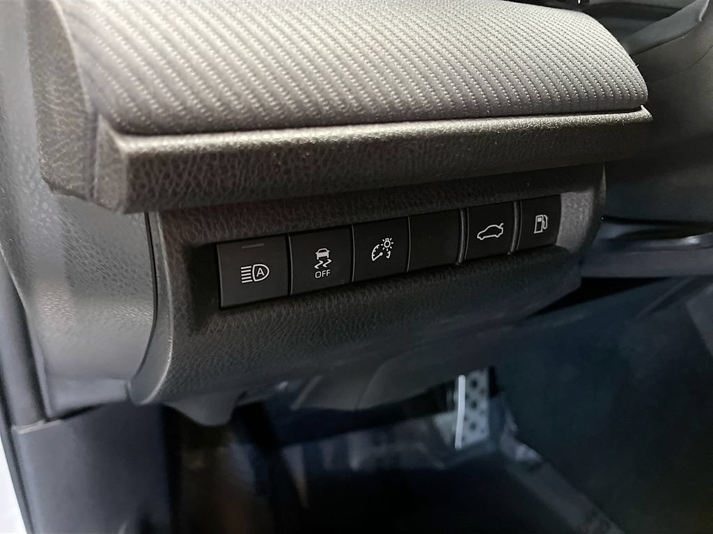Used 2025 Toyota Camry SE FWD image 10