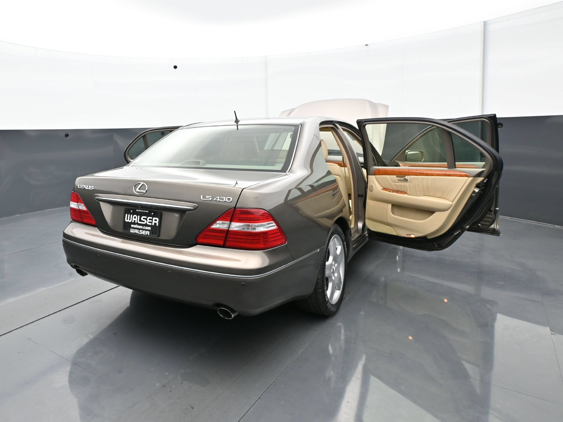 Used 2005 Lexus LS 430 RWD image 36