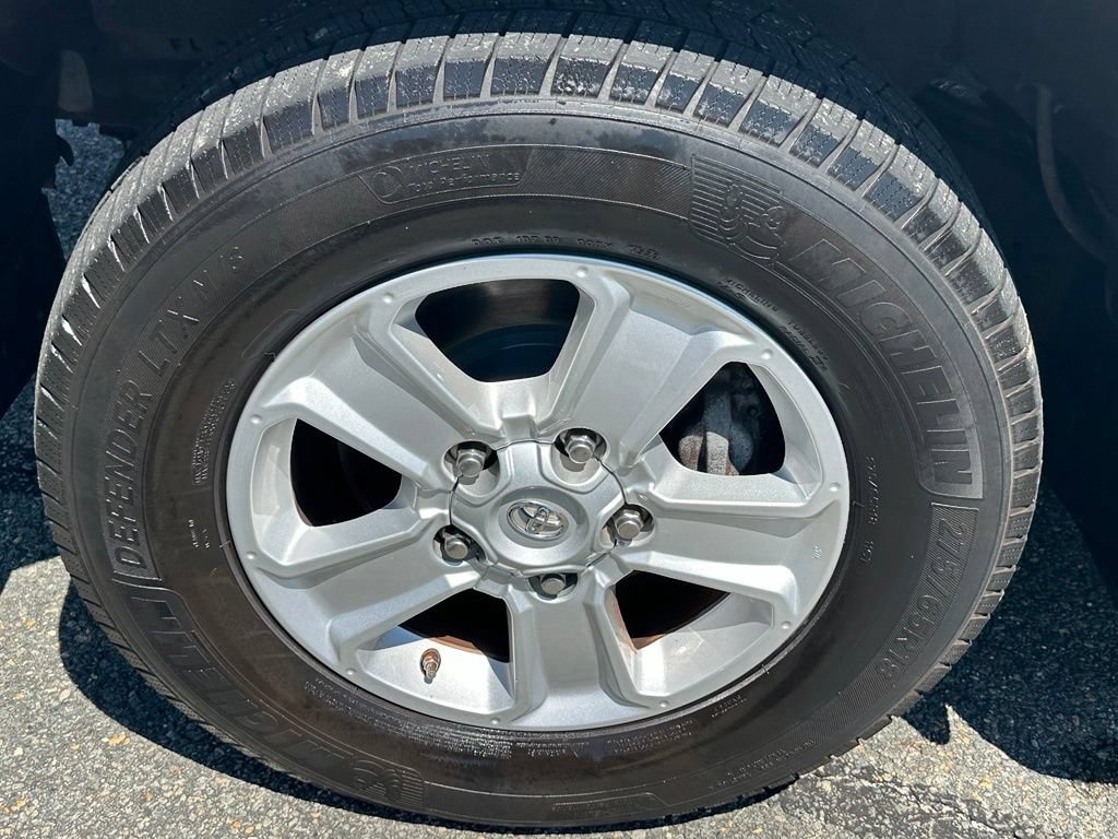 Used 2018 Toyota Sequoia SR5 AWD/4WD image 41