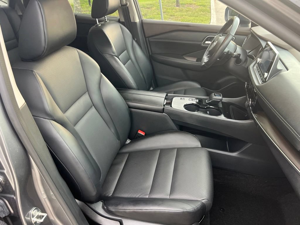 Used 2021 Nissan Rogue SV w/ Premium Package FWD image 14