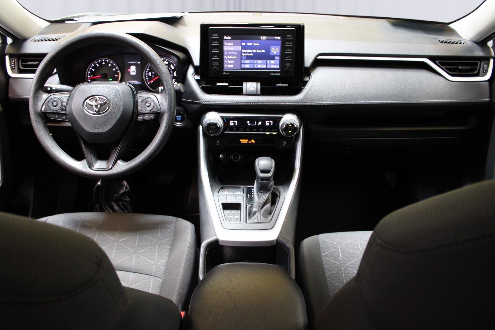 Used 2022 Toyota RAV4 XLE FWD image 2