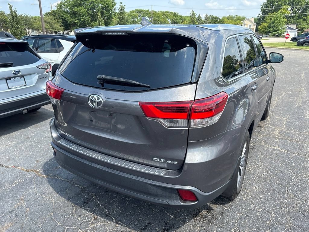Used 2018 Toyota Highlander XLE AWD/4WD image 3