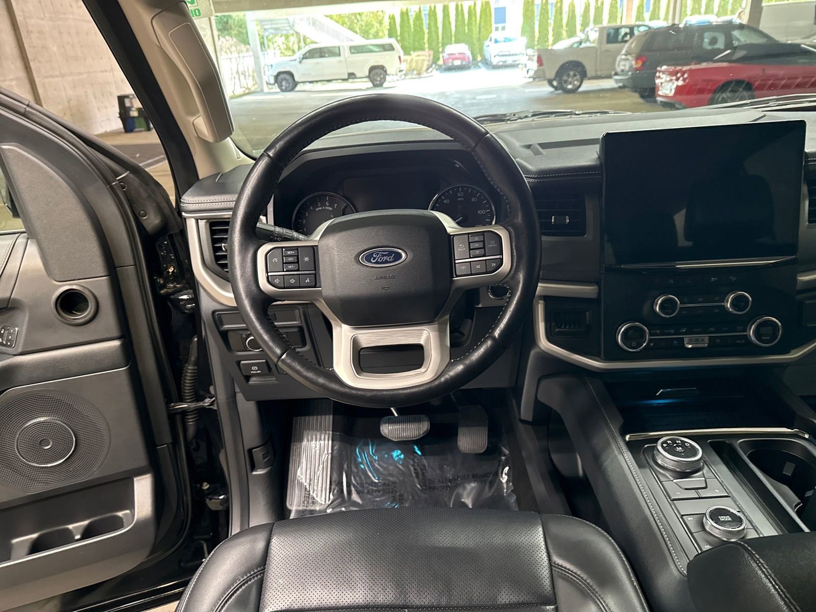 Used 2024 Ford Expedition XLT image 24