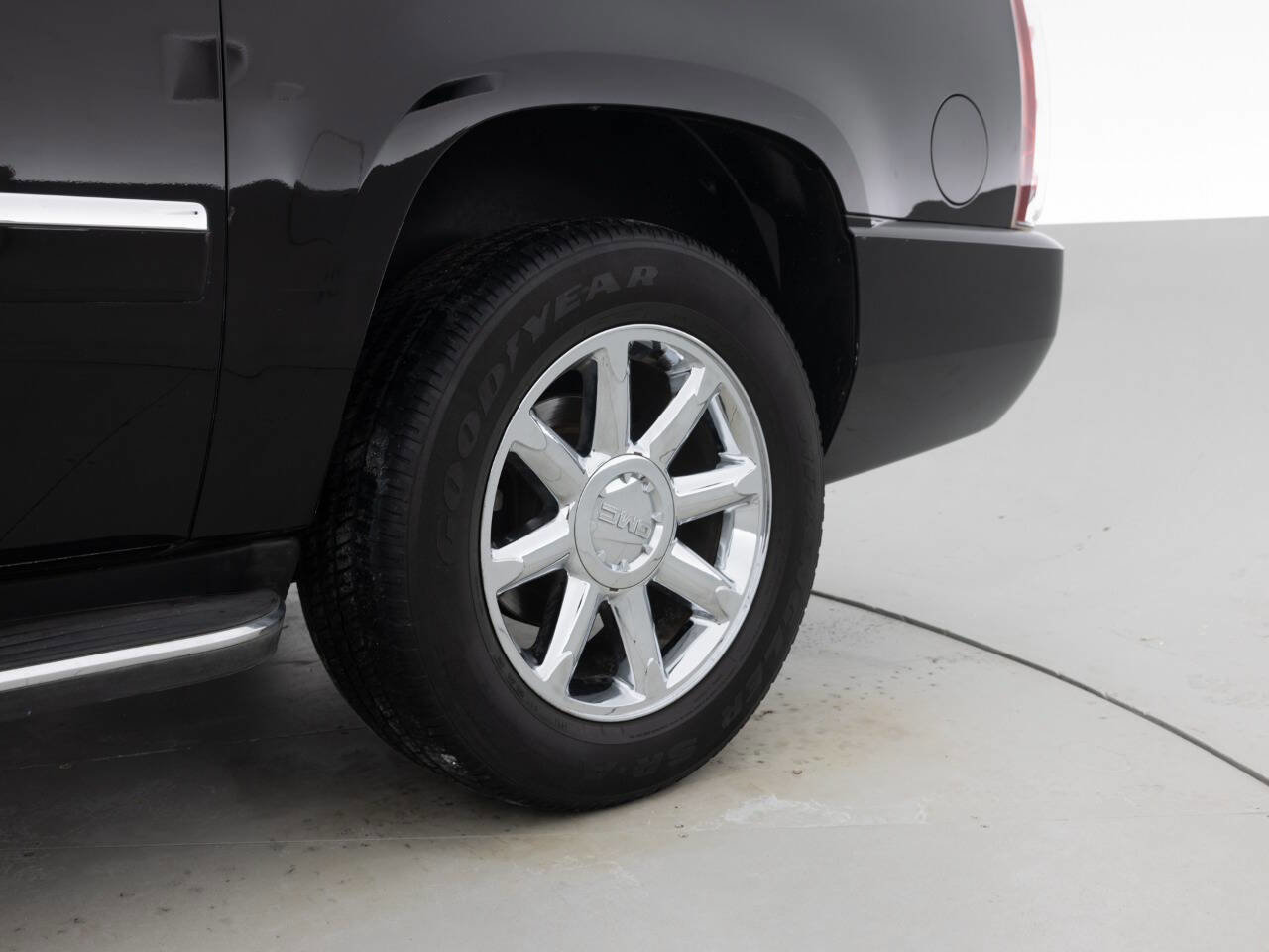 Used 2011 GMC Yukon XL Denali image 20