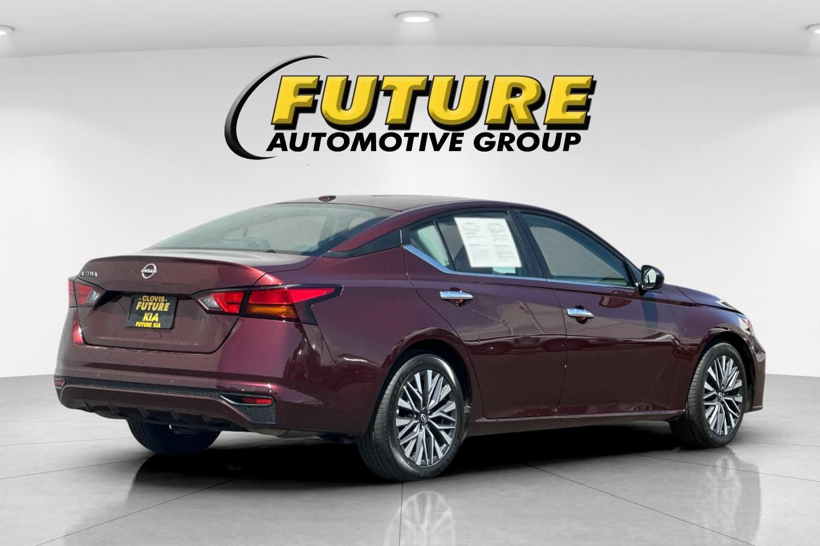 Used 2025 Nissan Altima 2.5 SV FWD image 4