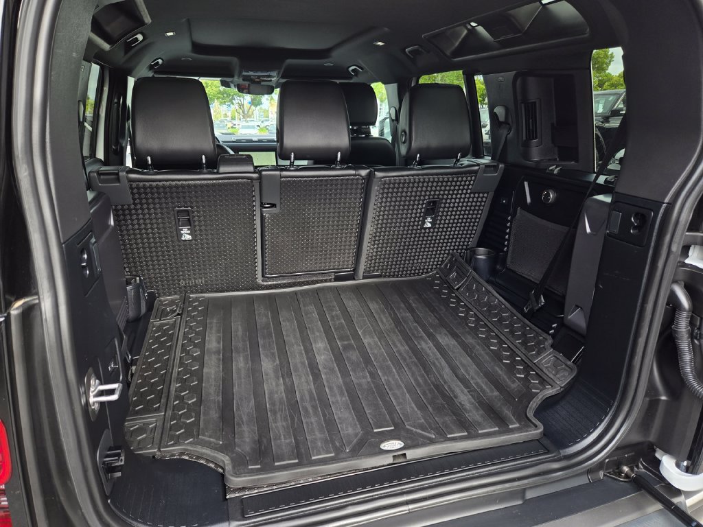 Used 2024 Land Rover Defender 110 X-Dynamic SE AWD/4WD image 37