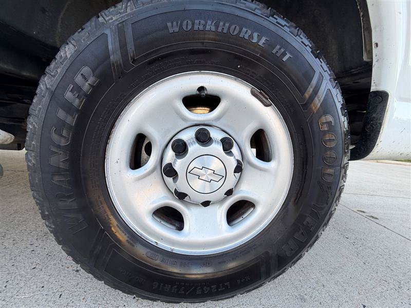 Used 2018 Chevrolet Express 2500 w/ Driver Convenience Package RWD image 21