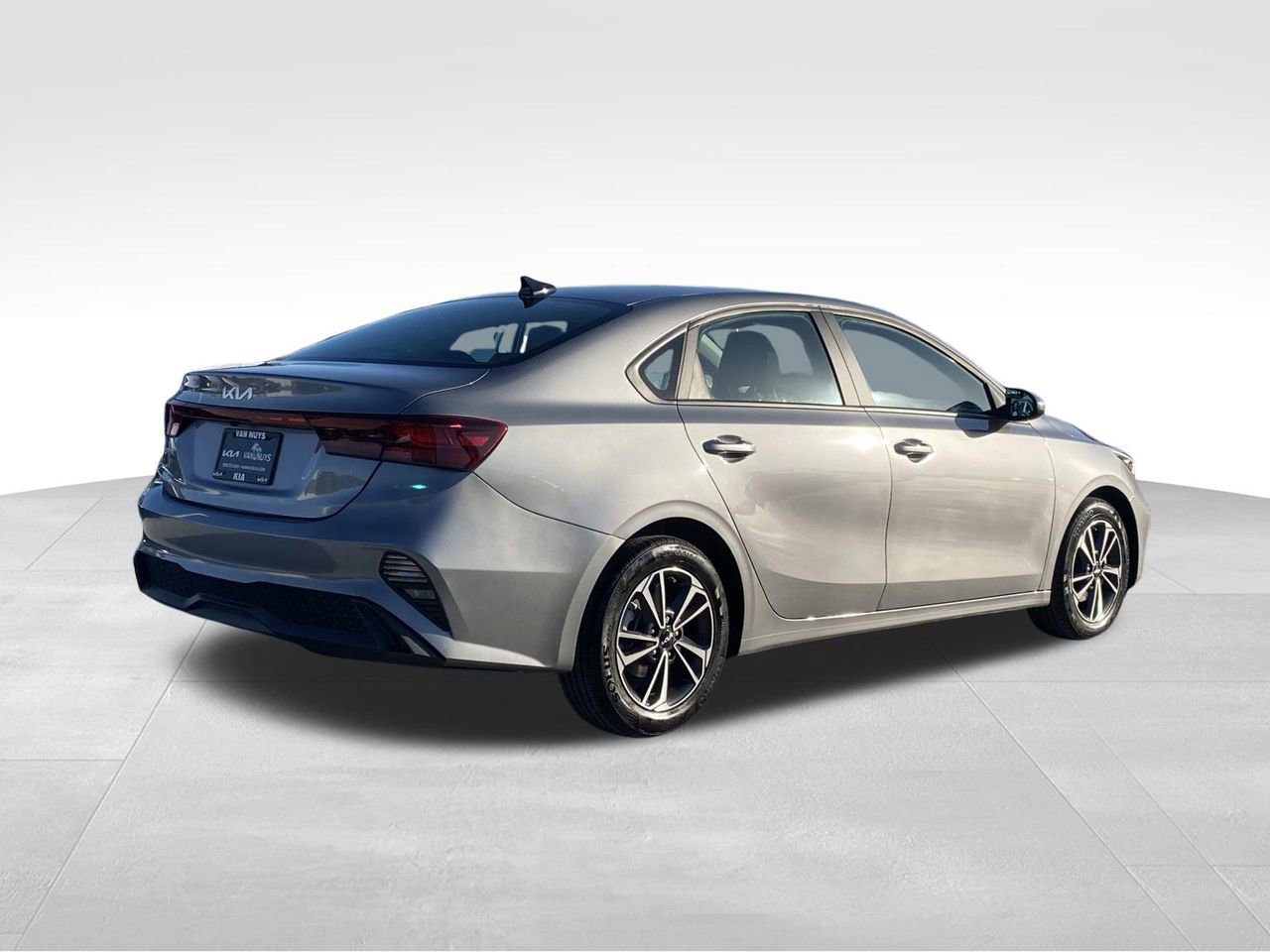 Used 2024 Kia Forte LXS image 3