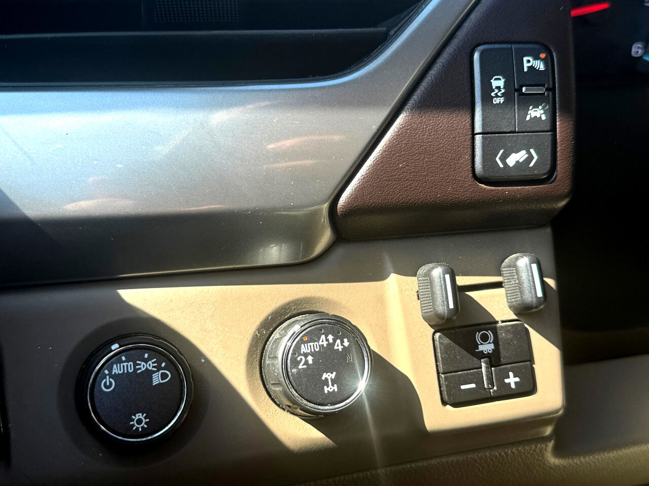 Used 2018 Chevrolet Tahoe LS w/ All-Season Package image 24