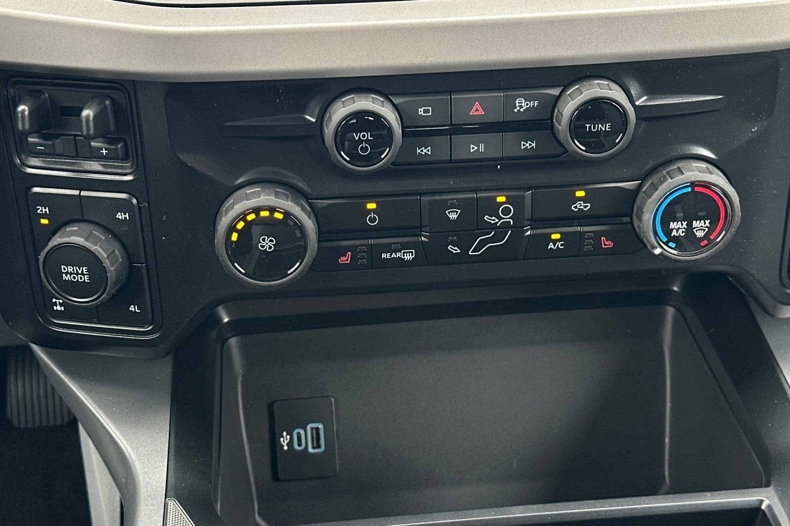 New 2026 Ford F250 XLT w/ XLT Premium Package image 19