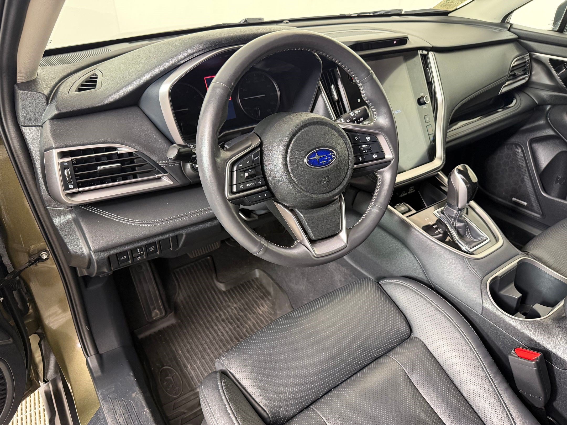 Used 2025 Subaru Outback Touring XT AWD/4WD image 4