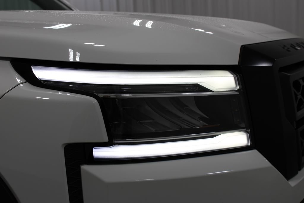 Used 2023 Nissan Frontier PRO-4X w/ Pro-4X Premium Package image 12