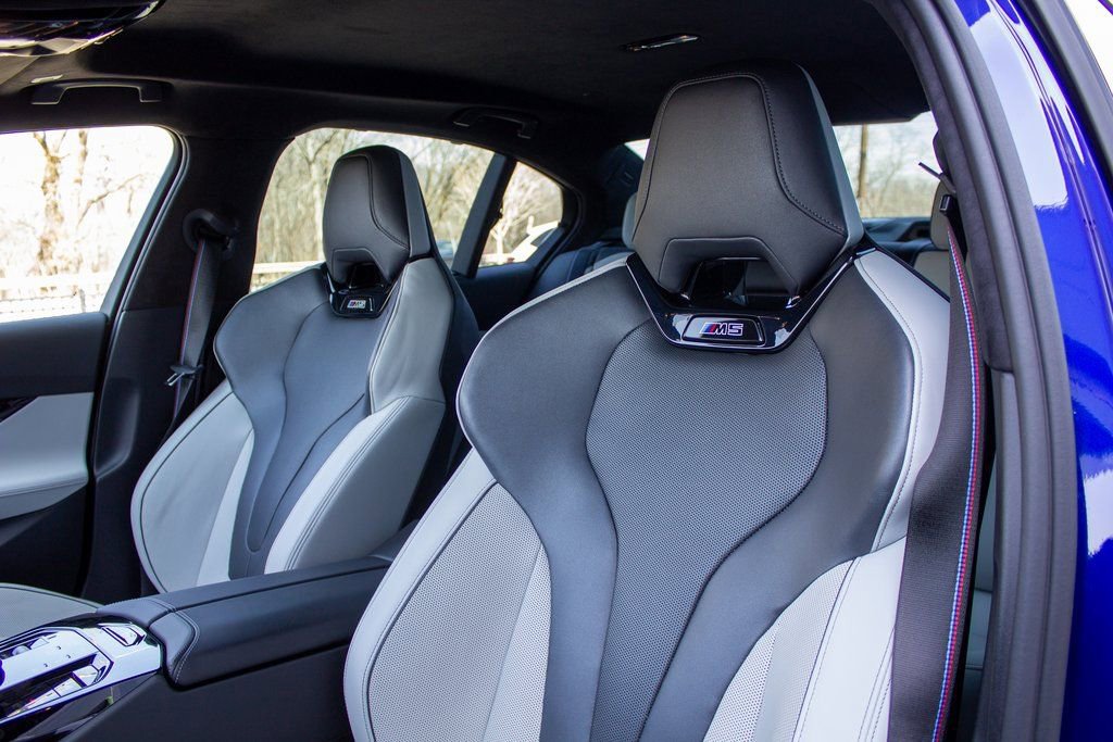 Used 2025 BMW M5 w/ Carbon Package image 12