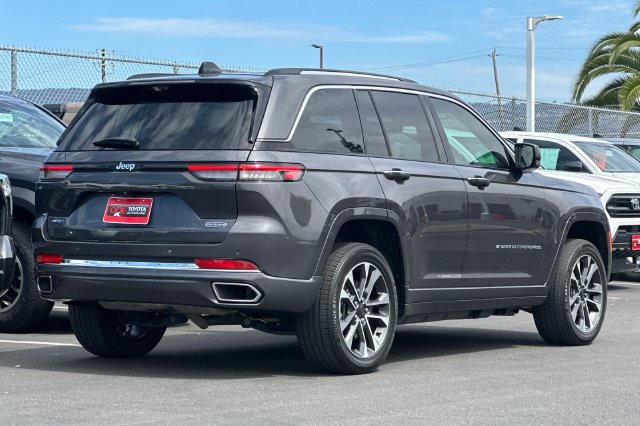 Used 2023 Jeep Grand Cherokee Overland w/ Advanced Protech Group III AWD/4WD image 4