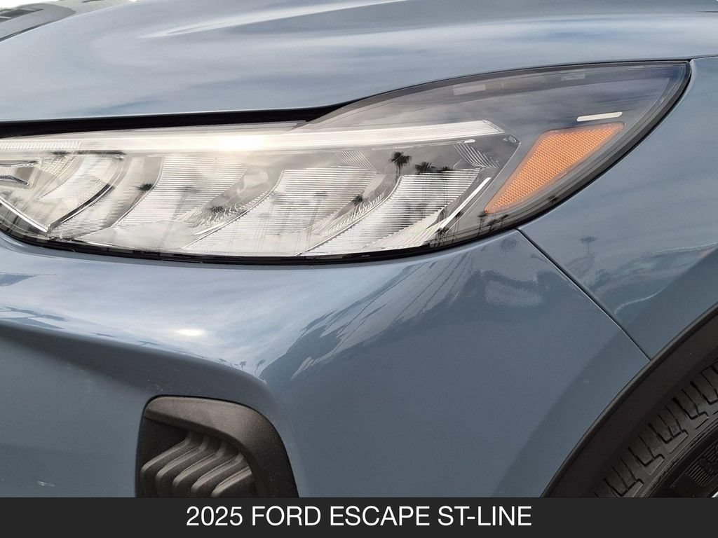 Used 2025 Ford Escape ST-Line AWD/4WD image 10