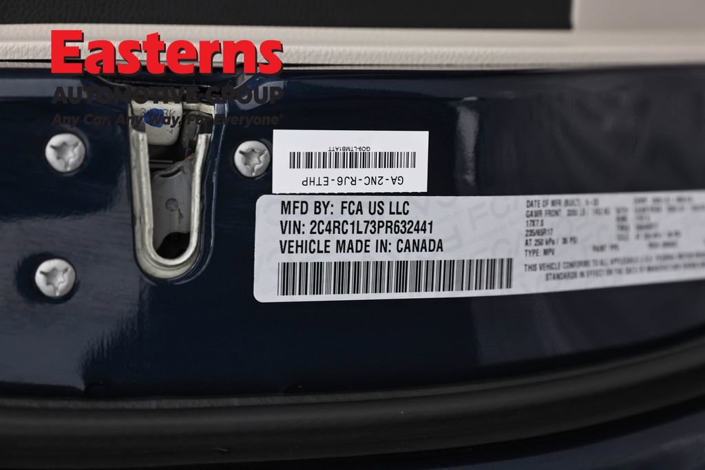 Used 2023 Chrysler Pacifica Touring-L FWD image 36