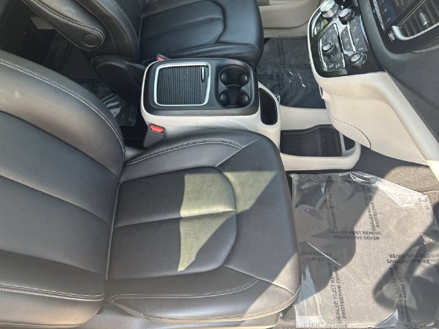 Used 2024 Chrysler Pacifica Touring-L FWD image 28