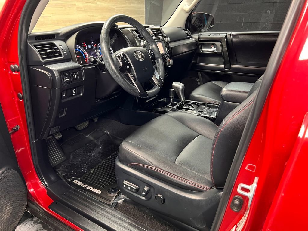 Used 2018 Toyota 4Runner TRD Off-Road Premium image 3