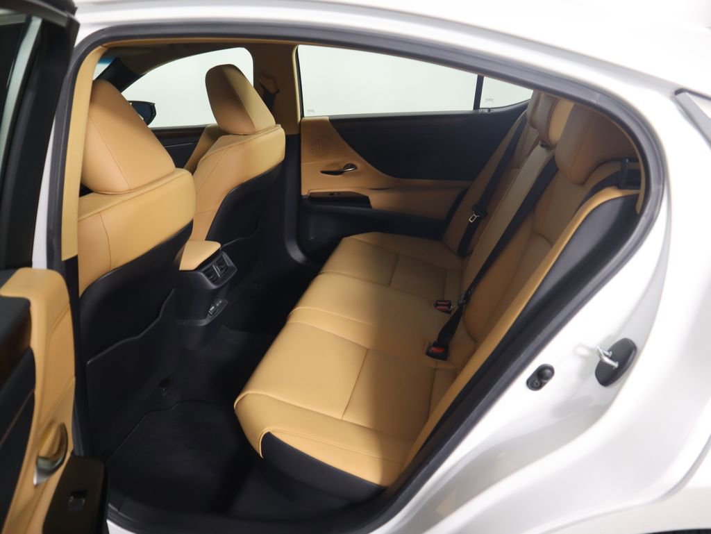 Certified 2025 Lexus ES 300h w/ Premium Package image 21