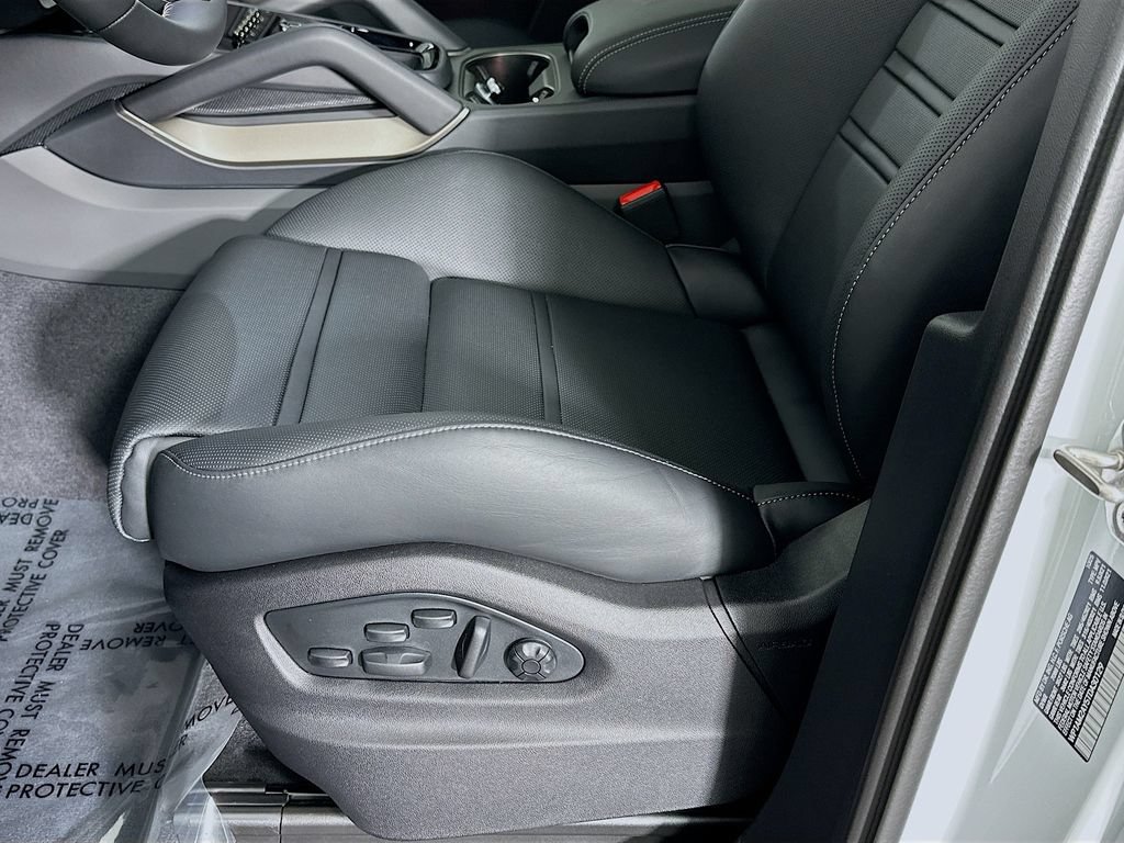 New 2026 Porsche Cayenne Turbo AWD/4WD image 22