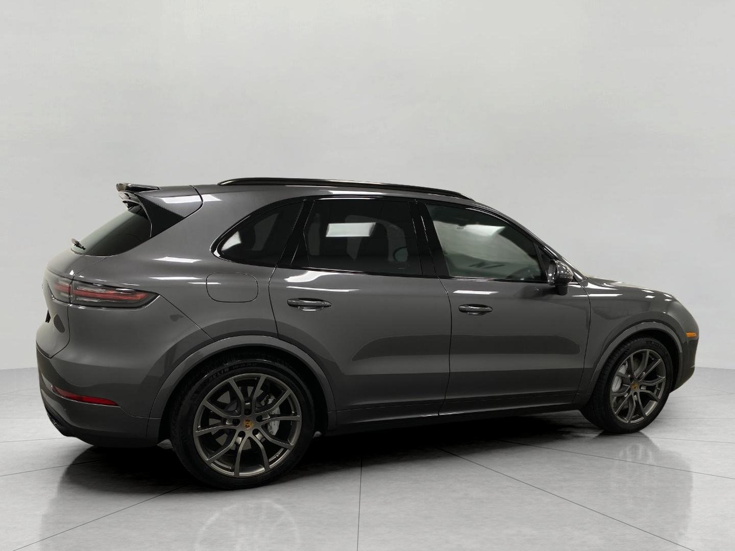 Used 2019 Porsche Cayenne Turbo image 12