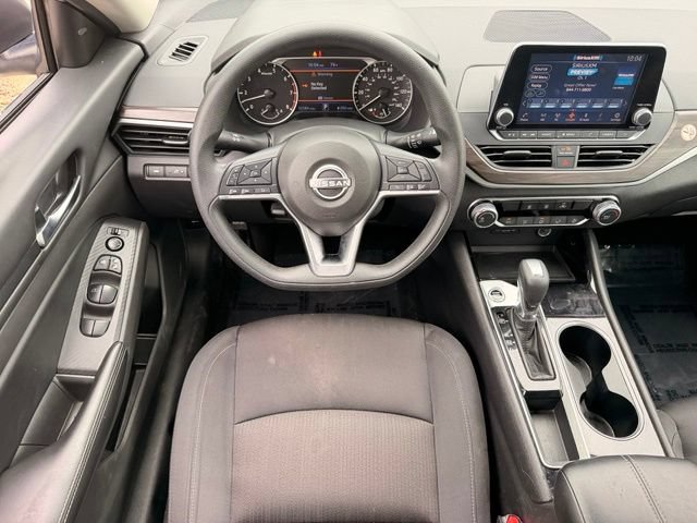 Used 2024 Nissan Altima 2.5 SV FWD image 14