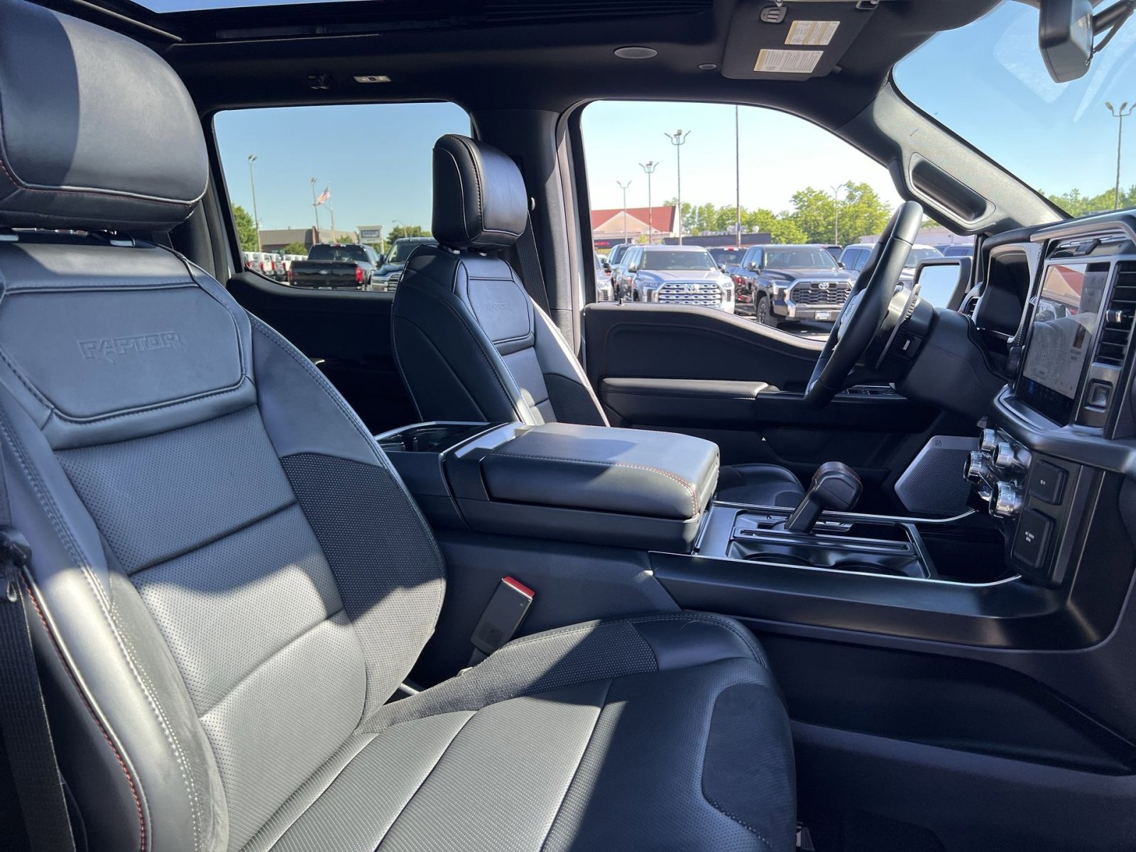 Used 2025 Ford F150 Raptor AWD/4WD image 27